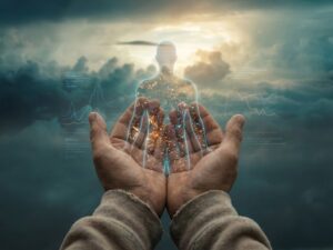 Handen houden transparante menselijke silhouet met gekleurde deeltjes, medische grafieken op achtergrond, gezondheidszorg